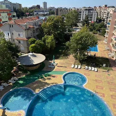 Апартамент Semiramida Garden *